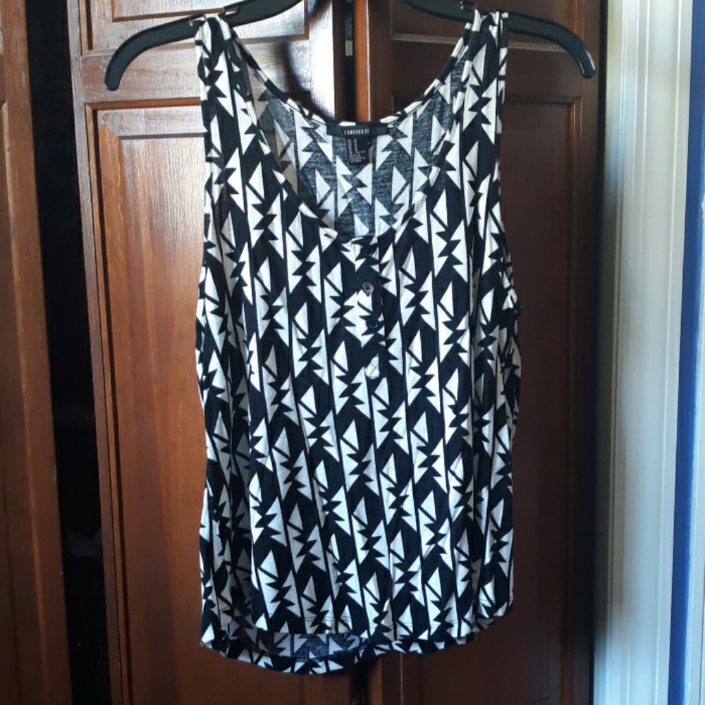 Forever21 Soft Tank Top 3 Buttons & Fun Pattern!